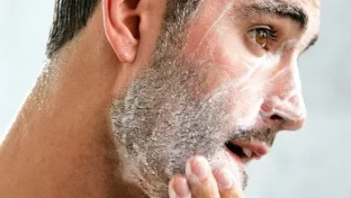 روش‌های جوانسازی پوست صورت آقایان به همراه نحوه استفاده از کرم جوانسازی پوست
